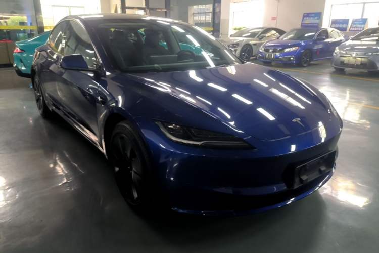 Used Tesla Model 3 2023 Rear-Wheel-Drive Version Front Right 45 Deg