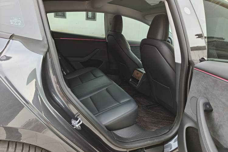 Used Tesla Model 3 2023 Long-Range All-Wheel-Drive Version Interior 5