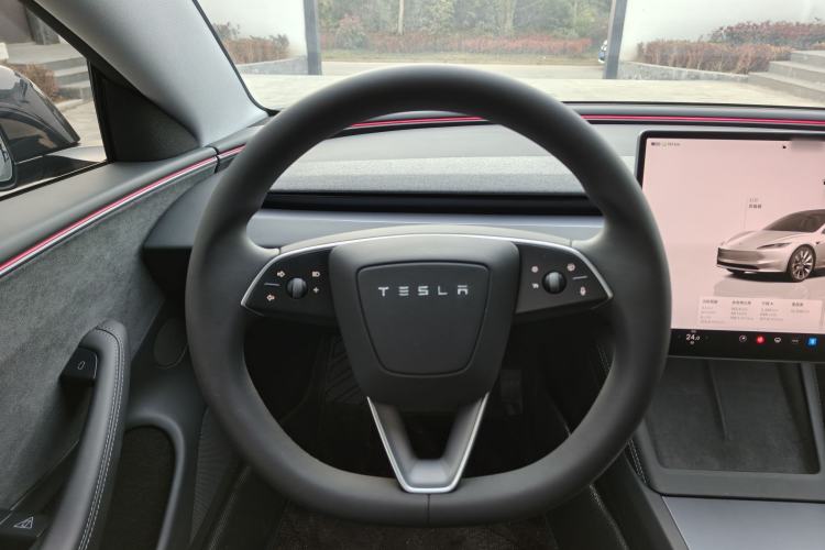 Used Tesla Model 3 2023 Long-Range All-Wheel-Drive Version Interior 7