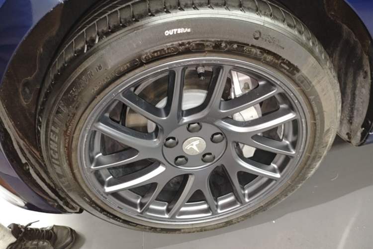 Used Tesla Model 3 2023 Rear-Wheel-Drive Version Left Front Wheel Hub
