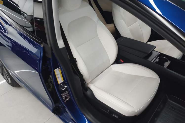 Used Tesla Model 3 2023 Rear-Wheel-Drive Version Right Front Seat