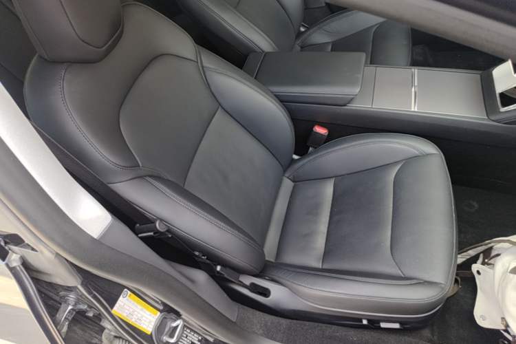 Used Tesla Model 3 2023 Rear-Wheel-Drive Version Right Front Seat