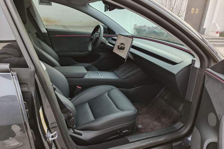 Used Tesla Model 3 2023 Long-Range All-Wheel-Drive Version Right Front Seat