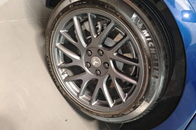 Used Tesla Model 3 2023 Rear-Wheel-Drive Version Right Rear Wheel Hub