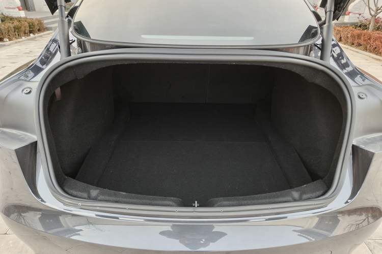 Used Tesla Model 3 2023 Long-Range All-Wheel-Drive Version Trunk