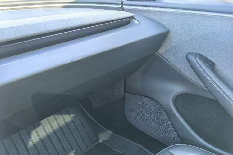 Used Tesla Model 3 2023 Rear-Wheel-Drive Version Audio And AC Panel