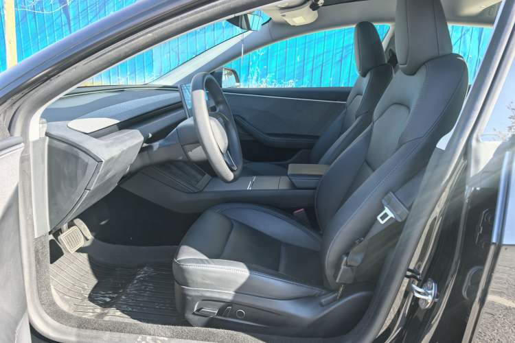 Used Tesla Model 3 2023 Rear-Wheel-Drive Version Interior 2