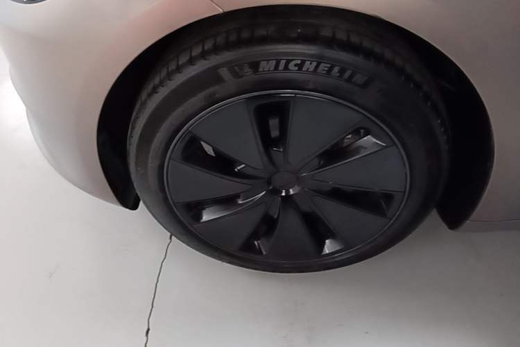 Used Tesla Model 3 2023 Rear-Wheel-Drive Version Left Front Wheel Hub