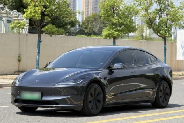 Używany Tesla Model 3 2023 Rear-Wheel-Drive Version