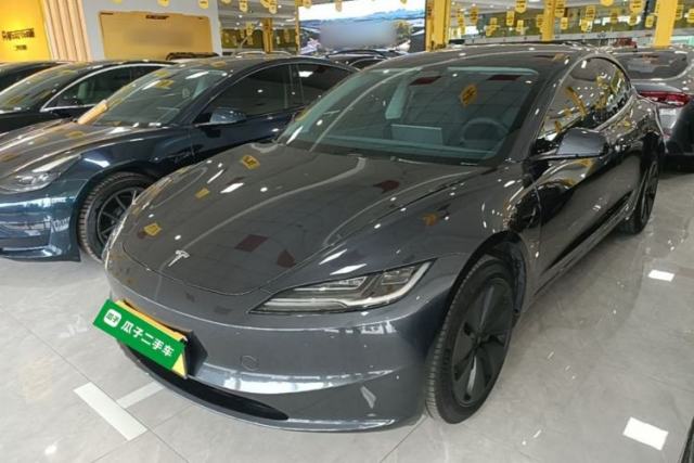 Ojetý Tesla Model 3 2023 Rear-Wheel-Drive Version
