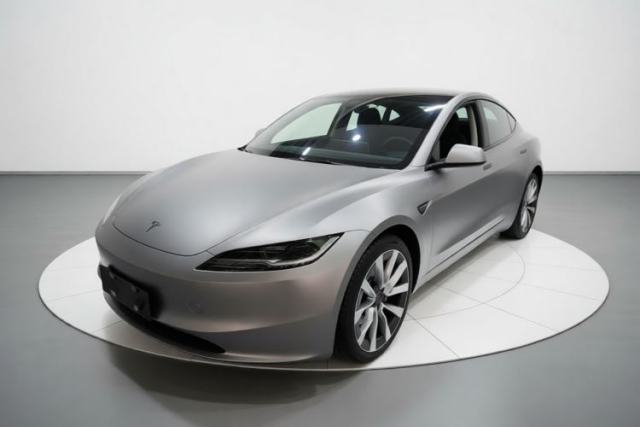 Ojetý Tesla Model 3 2023 Rear-Wheel-Drive Version