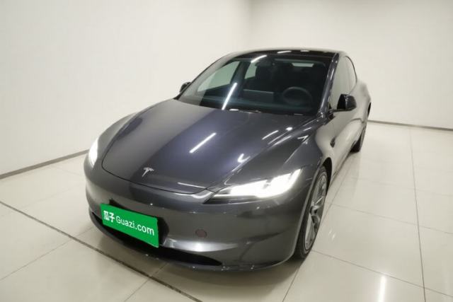 Ojetý Tesla Model 3 2023 Rear-Wheel-Drive Version