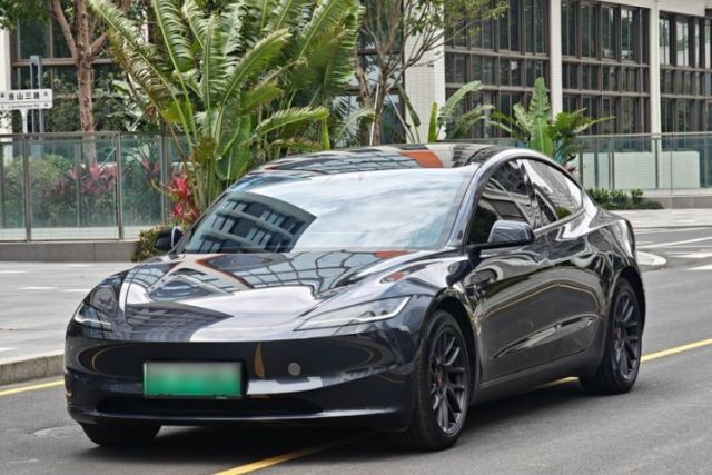 Used Tesla Model 3 2023 Long-Range All-Wheel-Drive Version