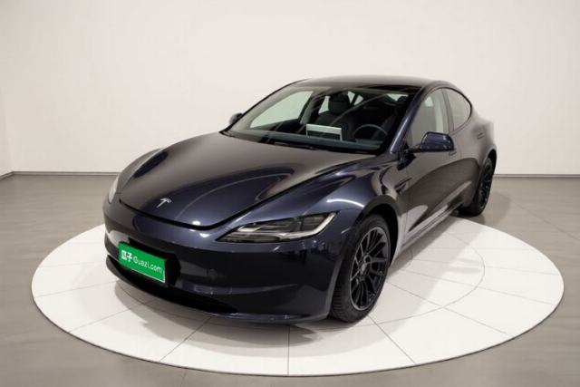 Ojetý Tesla Model 3 2023 Long-Range All-Wheel-Drive Version