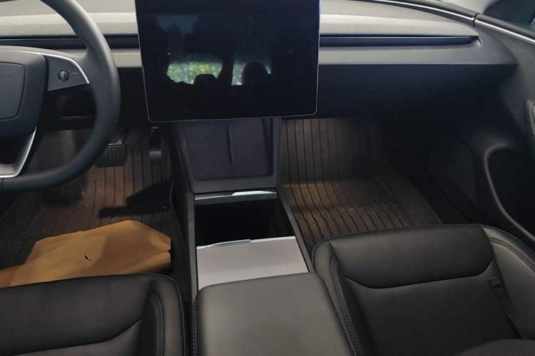 Used Tesla Model 3 2023 Rear-Wheel-Drive Version Audio And AC Panel