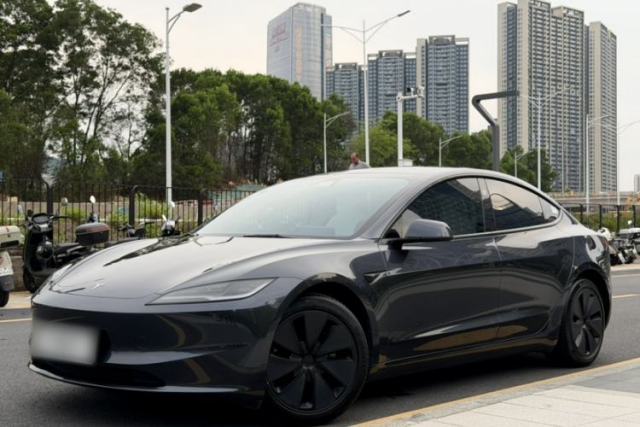 Used Tesla Model 3 2023 Long-Range All-Wheel-Drive Version