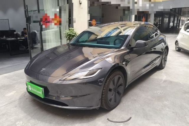Used Tesla Model 3 2023 Long-Range All-Wheel-Drive Version