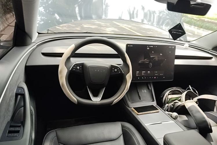 Used Tesla Model 3 2023 Long-Range All-Wheel-Drive Version Center Console