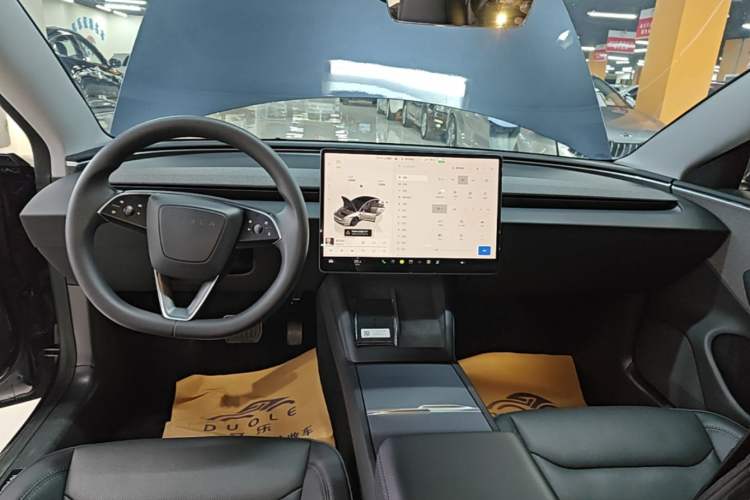 Used Tesla Model 3 2023 Rear-Wheel-Drive Version Center Console