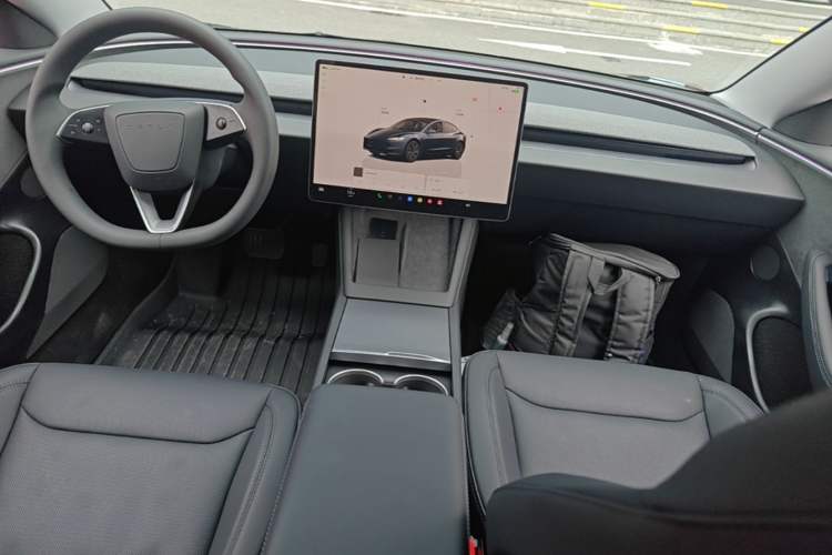 Used Tesla Model 3 2023 Long-Range All-Wheel-Drive Version Center Console