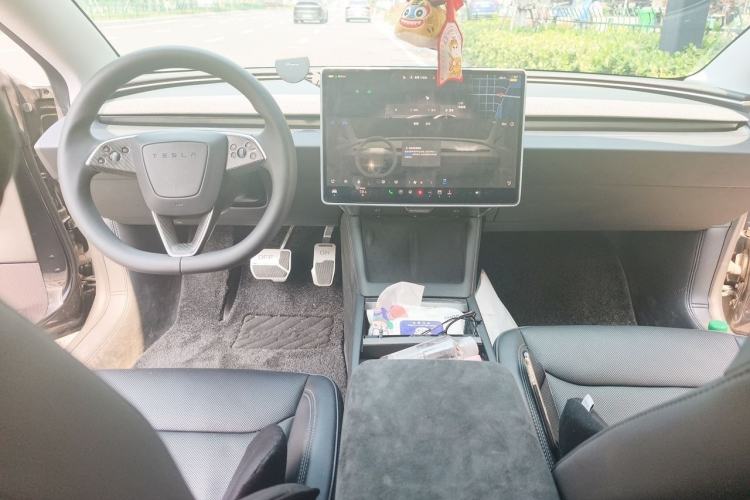 Used Tesla Model 3 2023 Long-Range All-Wheel-Drive Version Center Console