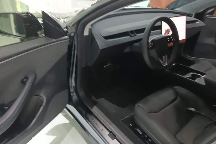 Used Tesla Model 3 2023 Long-Range All-Wheel-Drive Version Driver Seat