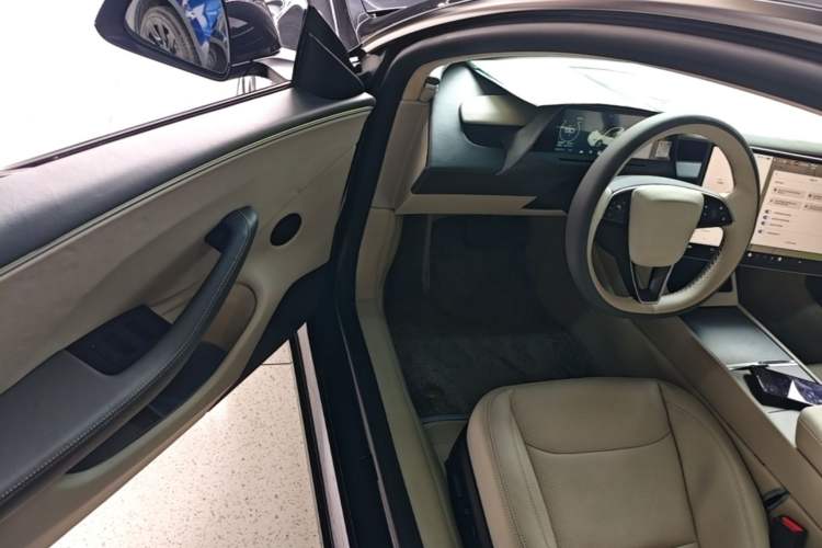 Used Tesla Model 3 2023 Long-Range All-Wheel-Drive Version Driver Seat