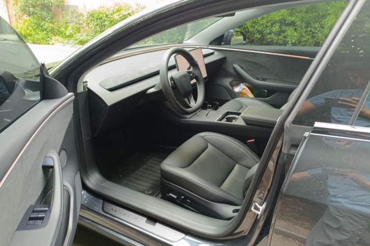 Used Tesla Model 3 2023 Long-Range All-Wheel-Drive Version Driver Seat