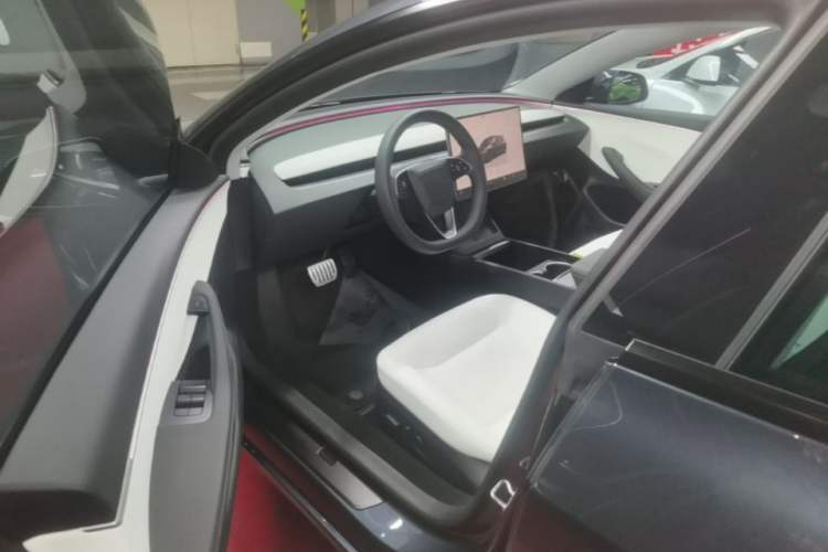 Used Tesla Model 3 2023 Long-Range All-Wheel-Drive Version Driver Seat
