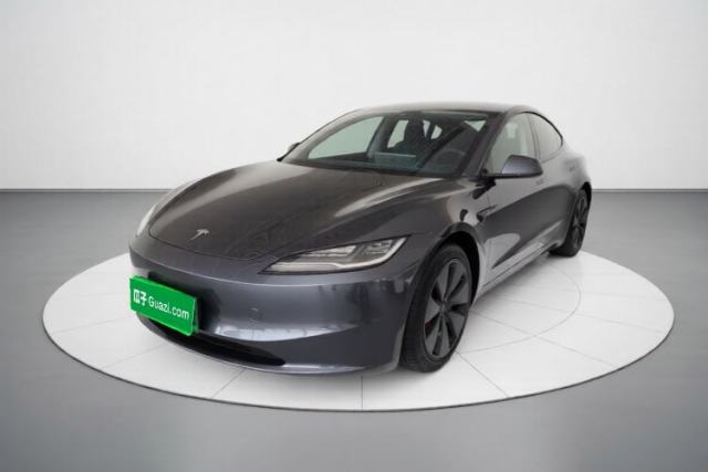Ojetý Tesla Model 3 2023 Rear-Wheel-Drive Version