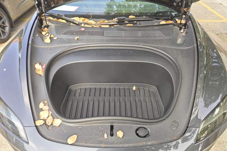 Used Tesla Model 3 2023 Rear-Wheel-Drive Version Engine Bay