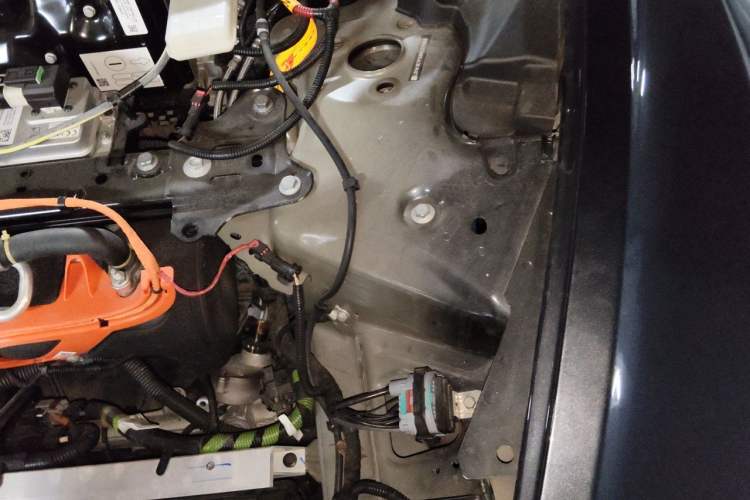 Used Tesla Model 3 2023 Rear-Wheel-Drive Version Engine Bay Left