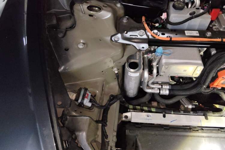 Used Tesla Model 3 2023 Rear-Wheel-Drive Version Engine Bay Right