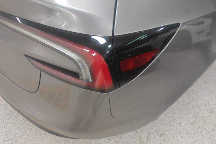 Used Tesla Model 3 2023 Rear-Wheel-Drive Version Exterior 1
