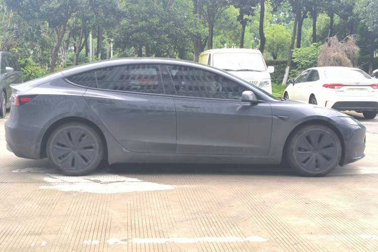 Used Tesla Model 3 2023 Rear-Wheel-Drive Version Exterior 11