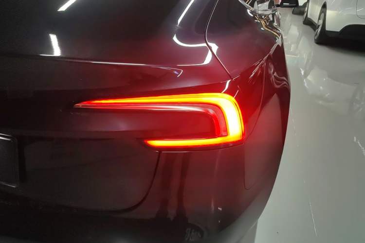 Used Tesla Model 3 2023 Rear-Wheel-Drive Version Exterior 2