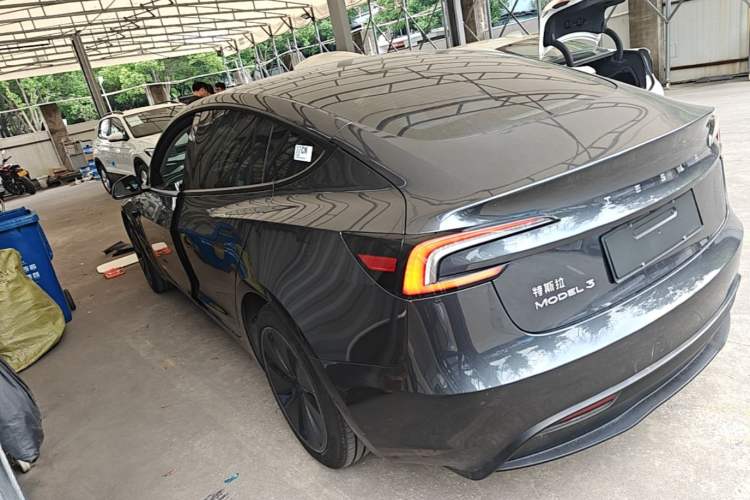 Used Tesla Model 3 2023 Rear-Wheel-Drive Version Exterior 2