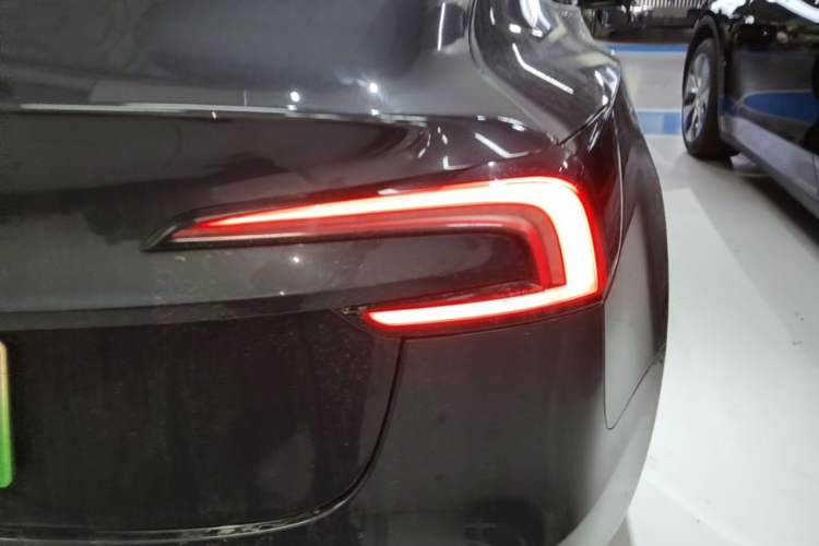 Used Tesla Model 3 2023 Rear-Wheel-Drive Version Exterior 3