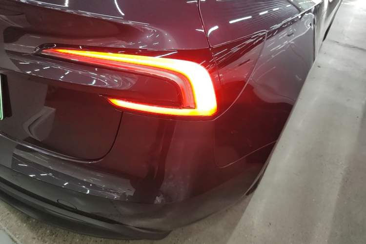 Used Tesla Model 3 2023 Rear-Wheel-Drive Version Exterior 3