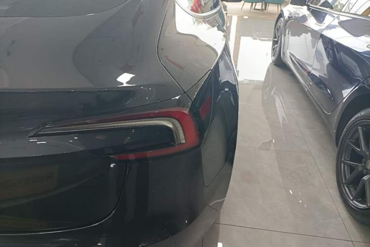 Used Tesla Model 3 2023 Rear-Wheel-Drive Version Exterior 3