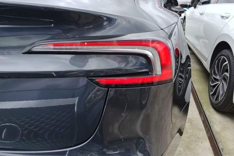 Used Tesla Model 3 2023 Rear-Wheel-Drive Version Exterior 3