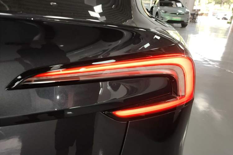 Used Tesla Model 3 2023 Rear-Wheel-Drive Version Exterior 3