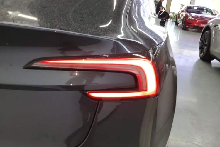 Used Tesla Model 3 2023 Rear-Wheel-Drive Version Exterior 3