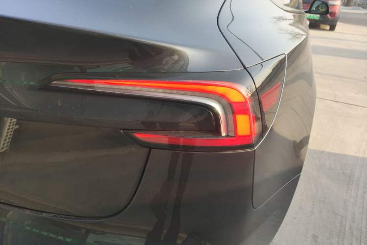 Used Tesla Model 3 2023 Rear-Wheel-Drive Version Exterior 3