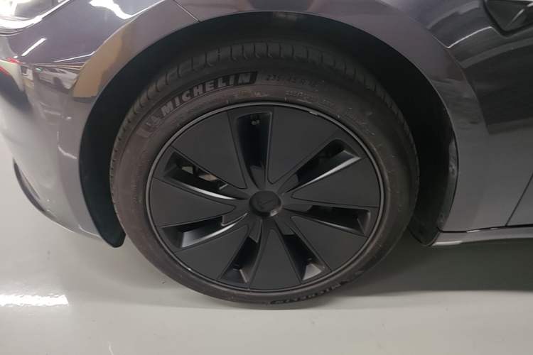 Used Tesla Model 3 2023 Rear-Wheel-Drive Version Exterior 3