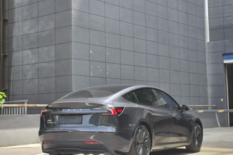 Used Tesla Model 3 2023 Rear-Wheel-Drive Version Exterior 3