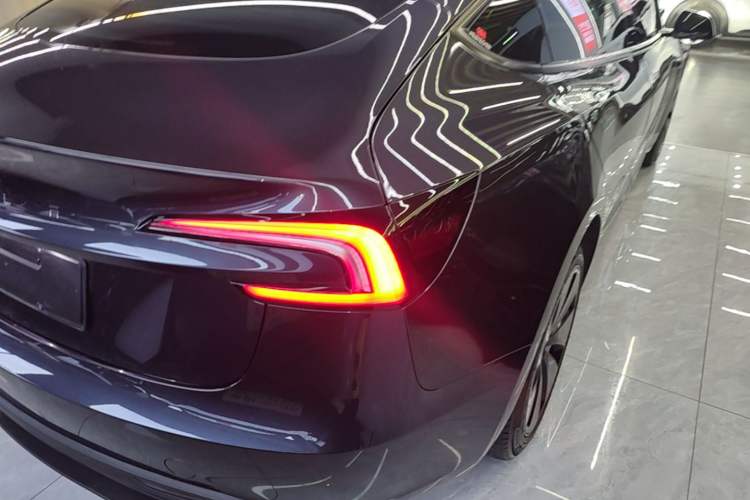 Used Tesla Model 3 2023 Rear-Wheel-Drive Version Exterior 3