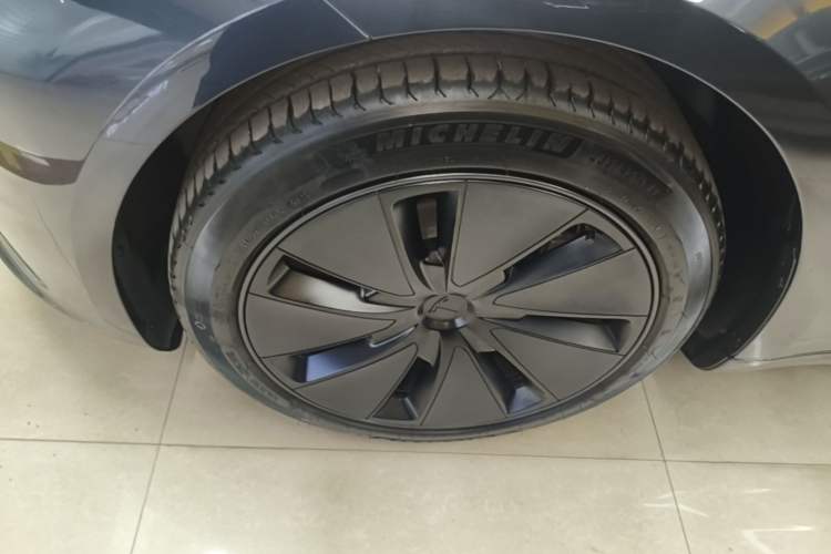 Used Tesla Model 3 2023 Rear-Wheel-Drive Version Exterior 4