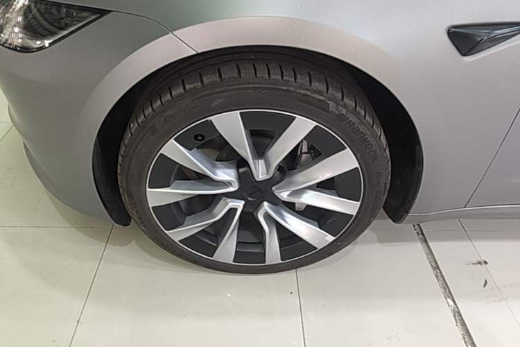Used Tesla Model 3 2023 Rear-Wheel-Drive Version Exterior 4