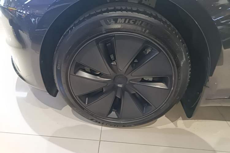 Used Tesla Model 3 2023 Rear-Wheel-Drive Version Exterior 4